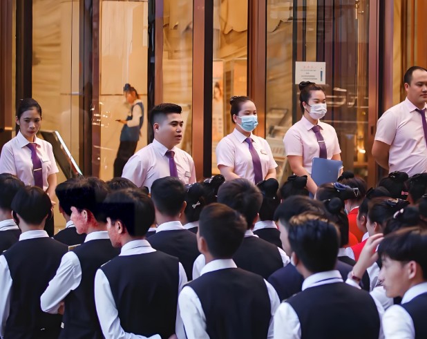 华纳公司客服经理团队现场工作照